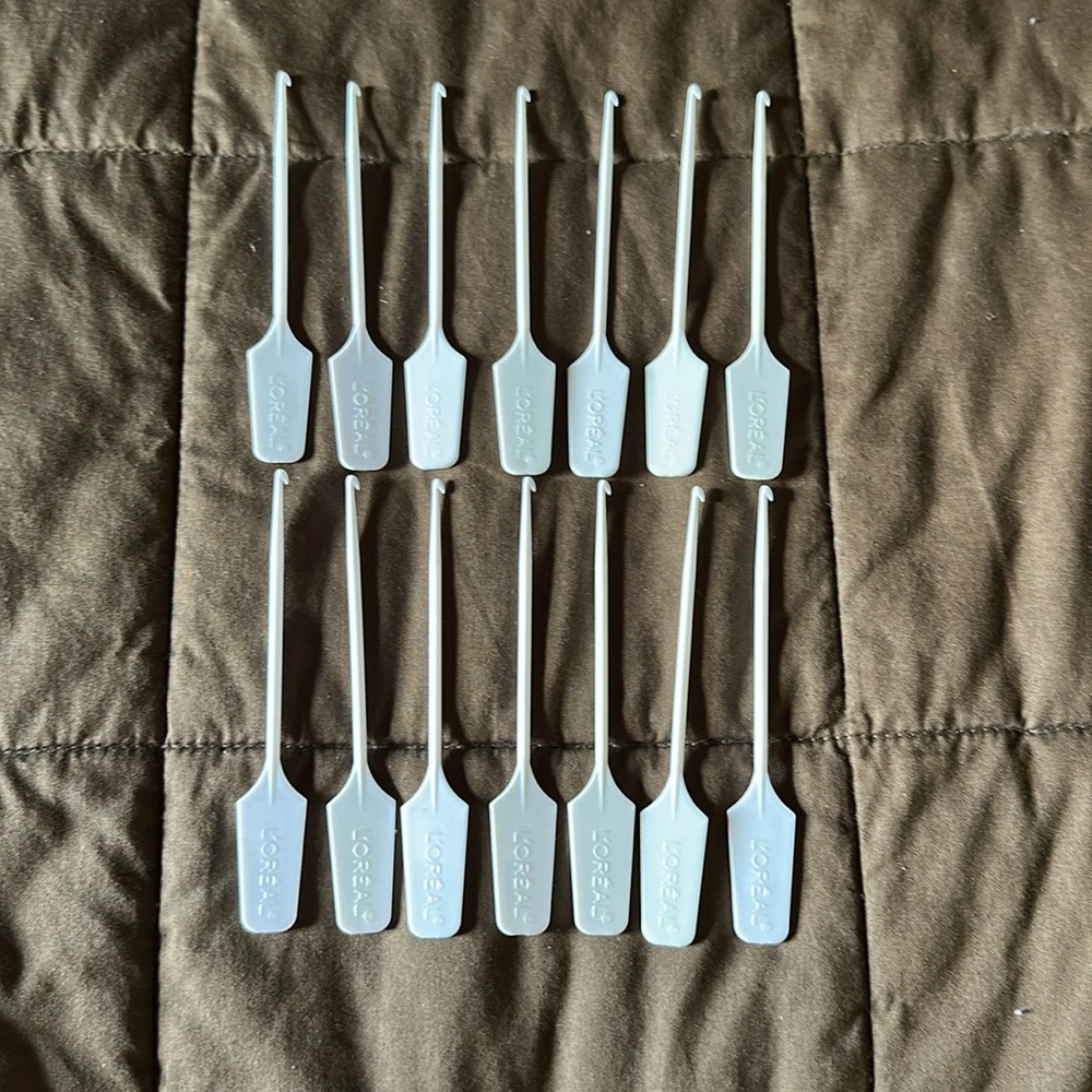 L’Oréal Plastic Hair Highlighting Hooks and Mixing Sticks